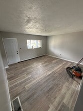 Building Photo - 1393 Leishman Ave