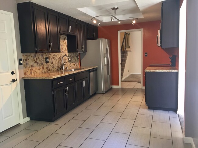 Building Photo - 131 Fountainhead Ct