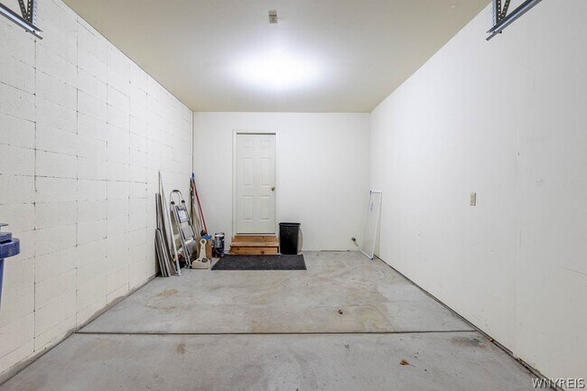 Foto del edificio - 319 King Peterson Rd