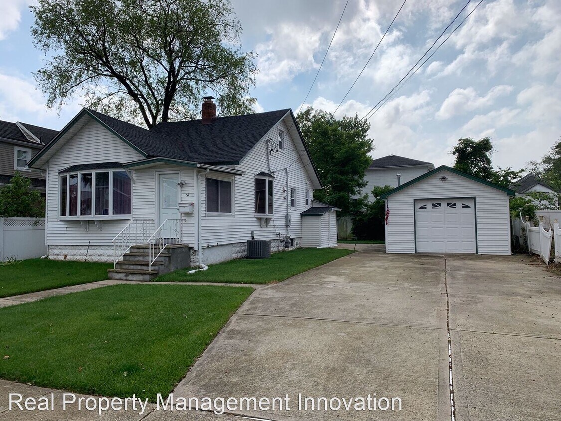 3 br, 2 bath House 68 1st Ave House Rental in East Rockaway, NY