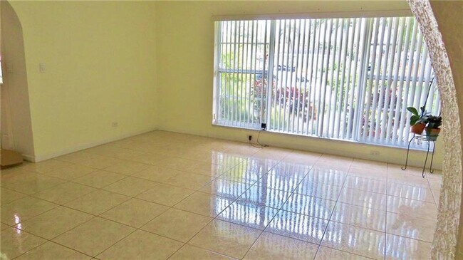 Foto del edificio - 7520 NW 6th Ct