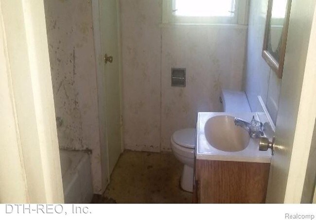 Building Photo - 3 br, 2 bath House - 760 Catherine