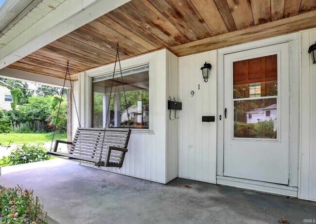 Building Photo - 916 E Maxwell Ln