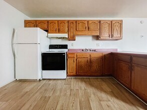 Building Photo - 114 E 8th St