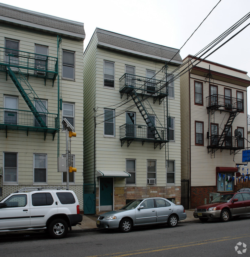 Building Photo - 106 Pulaski St