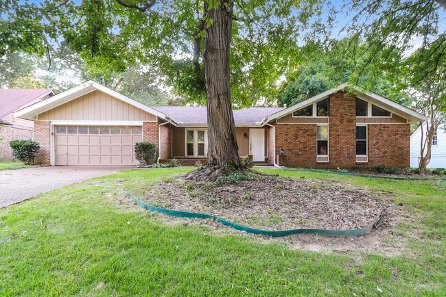Building Photo - 2209 Burlingate Dr