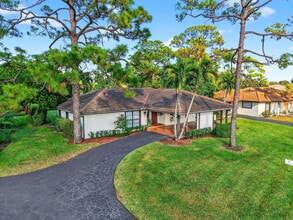 Building Photo - 435 Pine Villa Dr