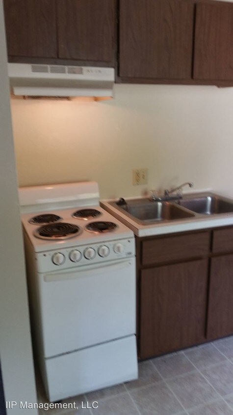 Building Photo - 496 Schiller Ave