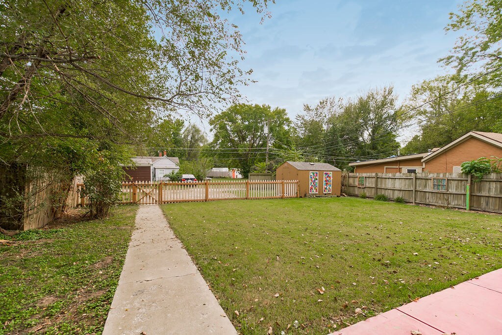 Primary Photo - 827 Osage St
