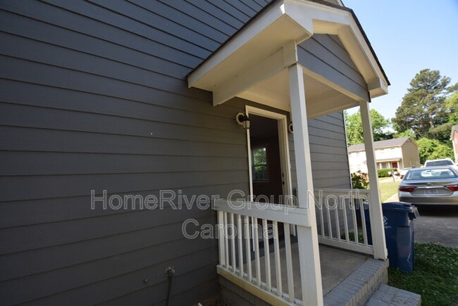 Building Photo - 223 Bridgefield Pl