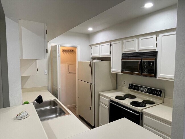 Foto del edificio - 14600 Fonmeadow Dr