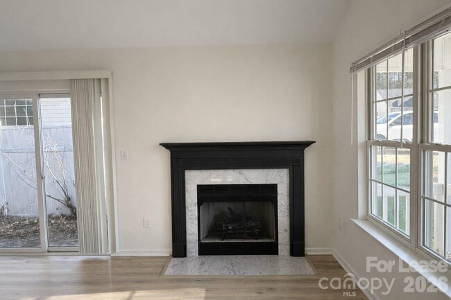 Foto del edificio - 3707 Silver Ore Ln