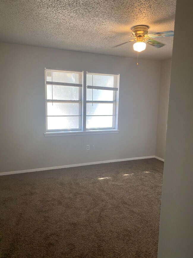 Foto del edificio - 9405 Canton Ave