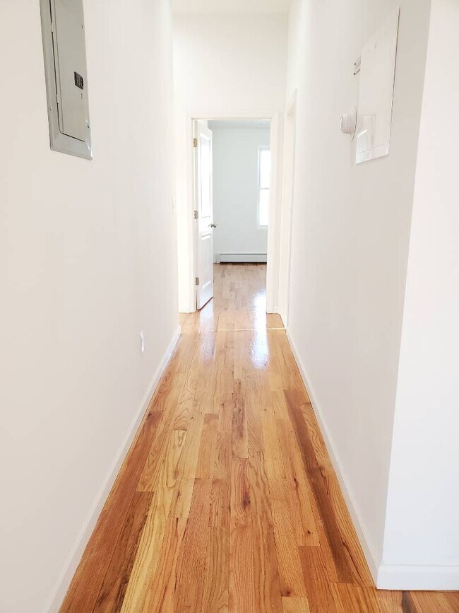 Building Photo - 437 B 28 St