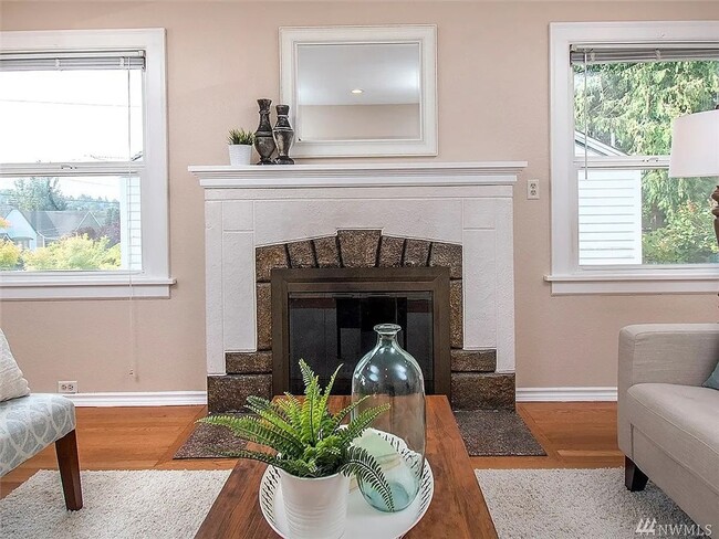Building Photo - Charming Ballard Home with Modern Upgrades...