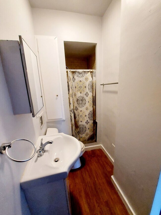 Foto del edificio - 1129 St George St