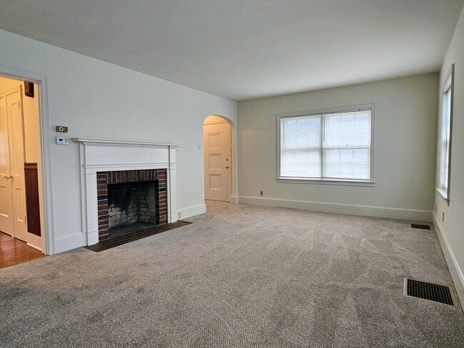 Building Photo - 426 Cherry St