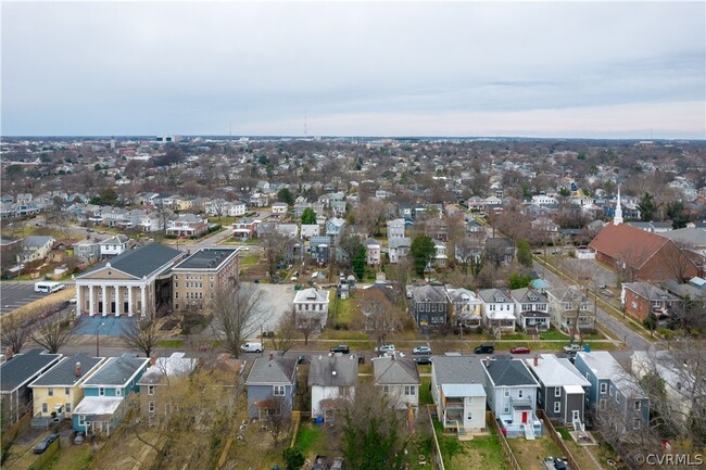 Building Photo - 2726 Hanes Ave