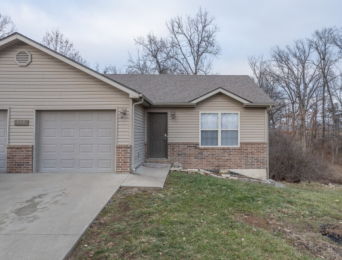 Primary Photo - 951 Ashley Dr