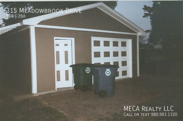 Building Photo - 315 Meadowbrook Dr