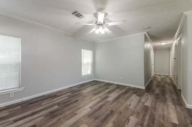 Building Photo - 3 BR/2BA | Newly Renovated Single Family Home  | Huge fenced backyard| In Dallas!