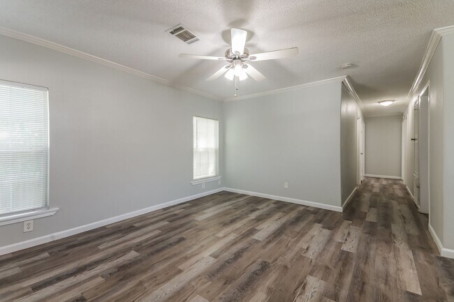 Foto del edificio - 3 BR/2BA | Newly Renovated Single Family Home  | Huge fenced backyard| In Dallas!