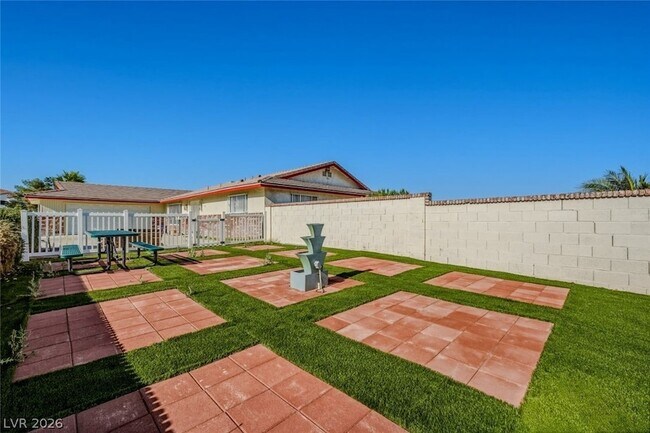 Foto del edificio - 6760 W Oakey Blvd
