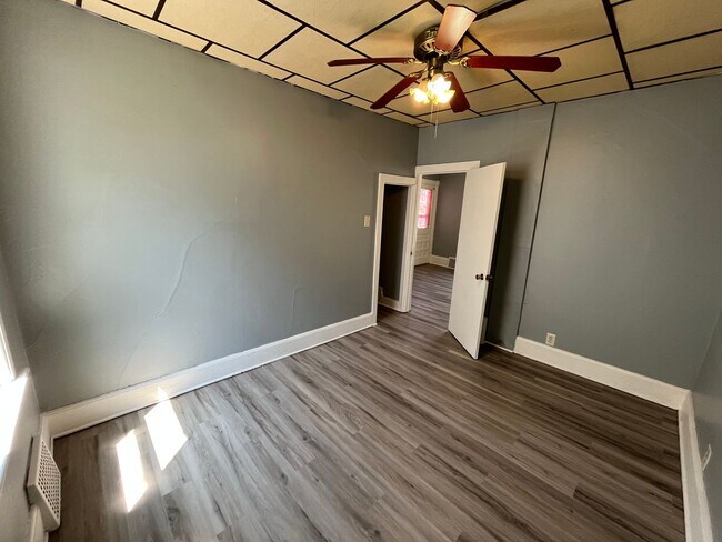 Building Photo - 1435 Huron Ave - Duplex