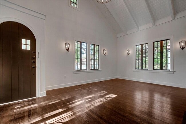 Building Photo - 1208 W 22 1/2 St