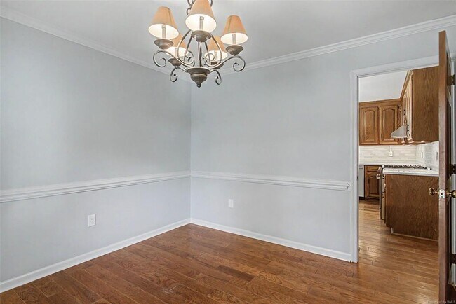 Foto del edificio - 128 Stone Lake Ct