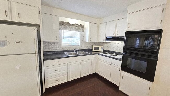 Building Photo - 1355 Flamingo Dr