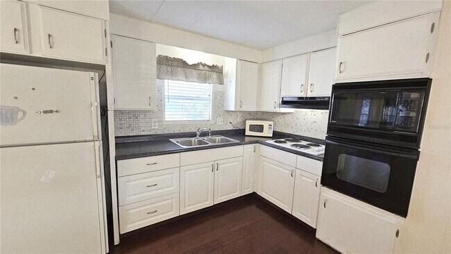 Foto del edificio - 1355 Flamingo Dr