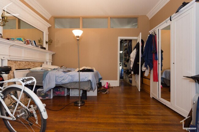 Foto del edificio - Central Kenmore Sq. Location, Pets Friendly New Kitchen Appliances, Parking for Rent, Laundry on ...