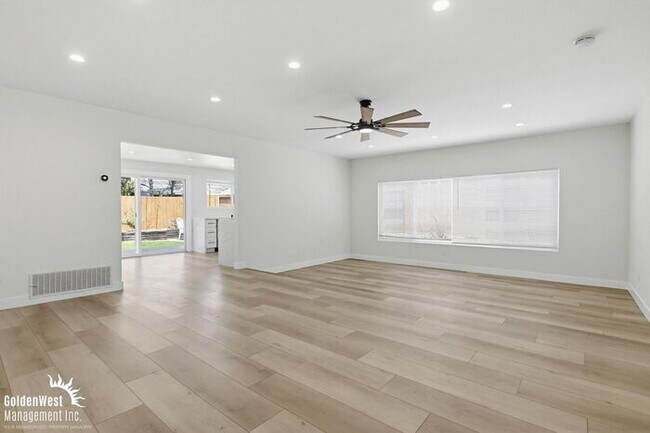 Building Photo - Captivating 3Bdm 2Ba Home in the Carlton Oaks/West Hills area of Santee!