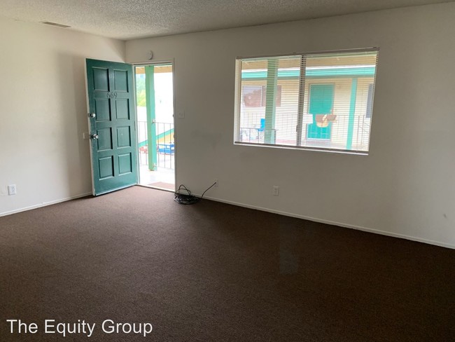 Building Photo - 663 N Cypress St