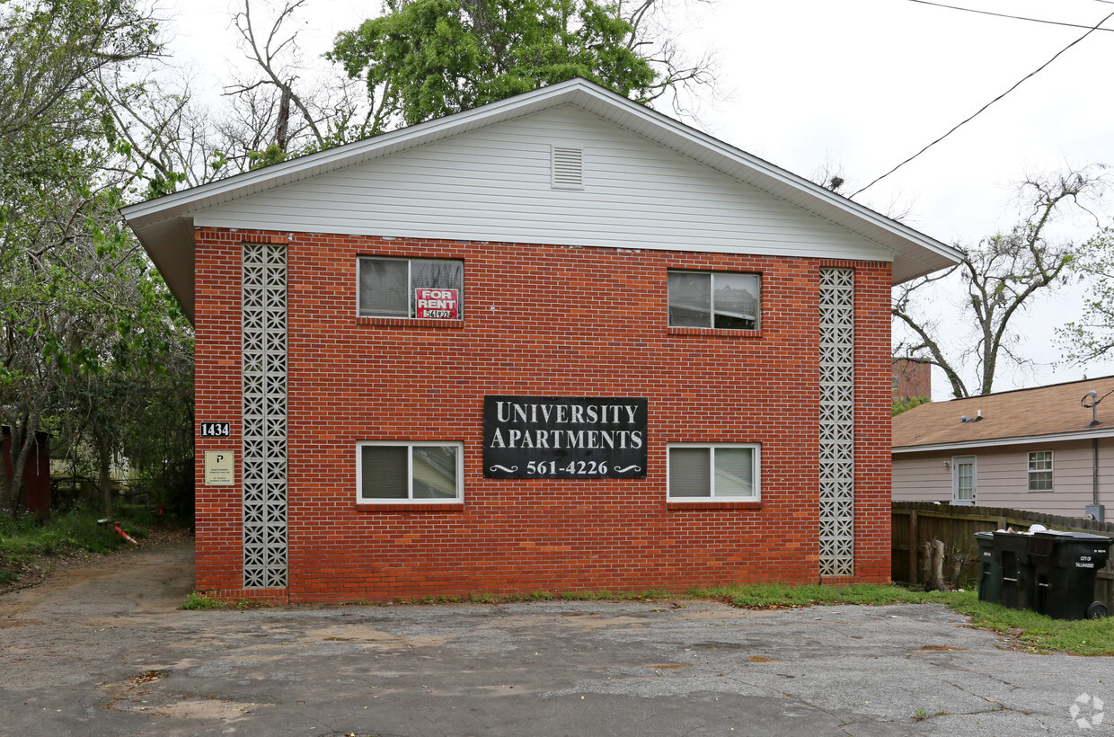 Building Photo - University Apartments