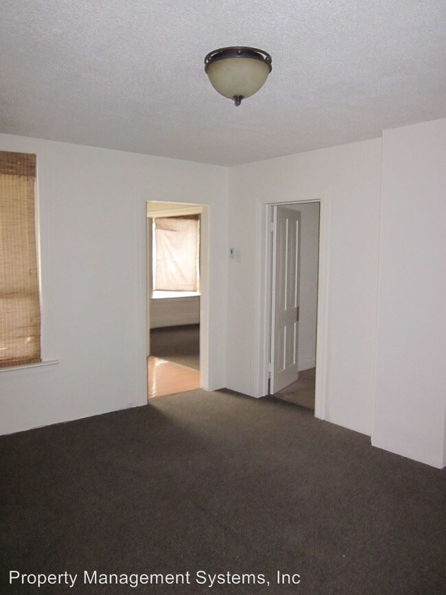 Building Photo - 1070 W Pierpont Ave