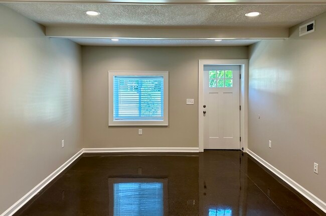 Open floor plan with plenty of natural light - 2304 Belle Ave NE