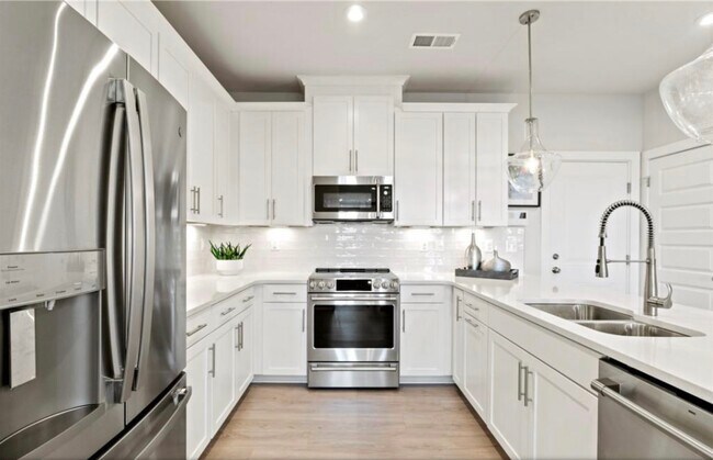Kitchen center view - 4413 Greybull Dr