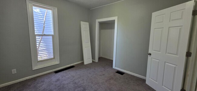 Foto del edificio - 1631 W 7th St