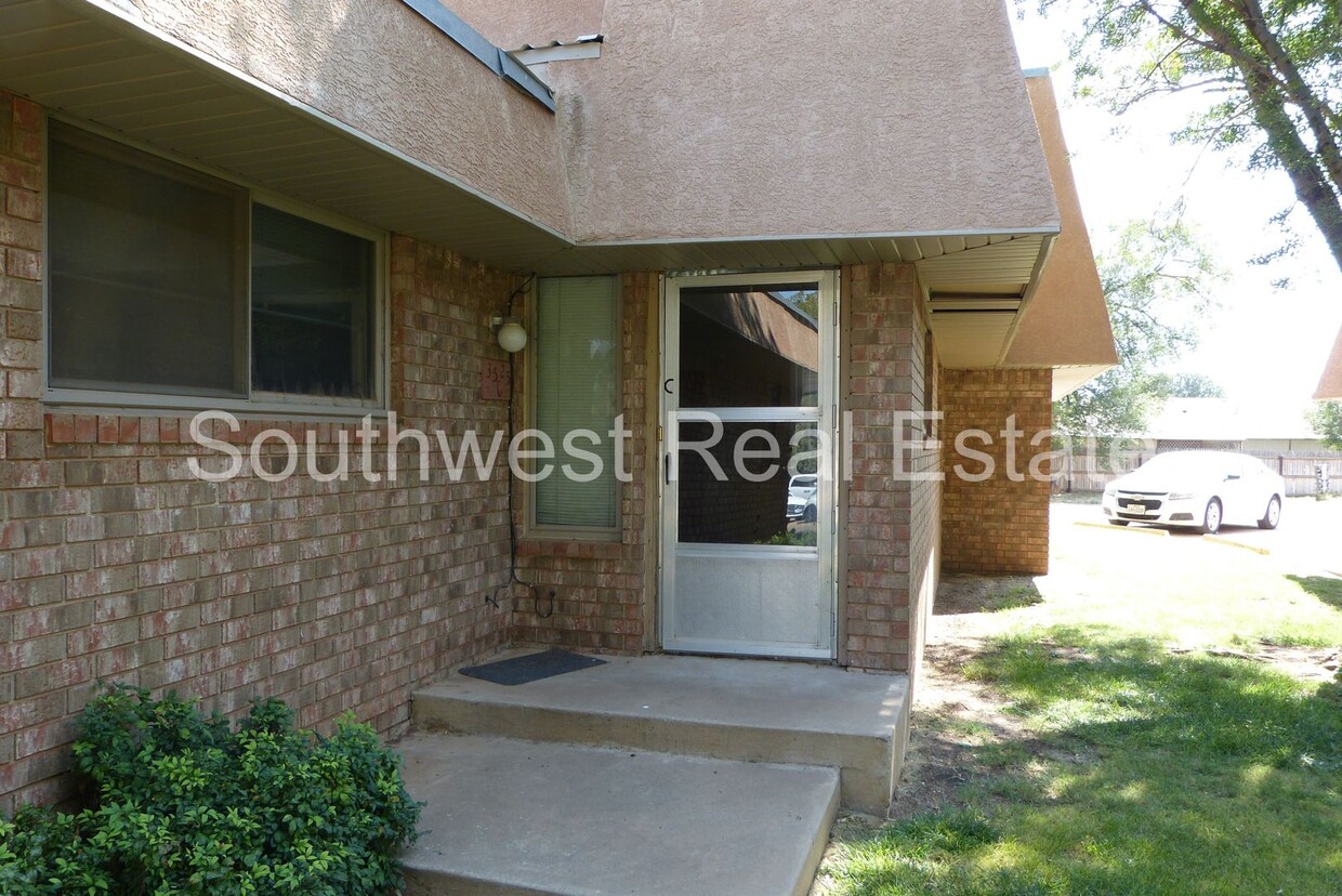 Primary Photo - Great condo in Colonial Park