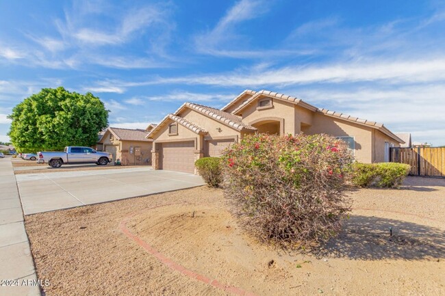 Building Photo - Absolutely Stunning Home in Peoria