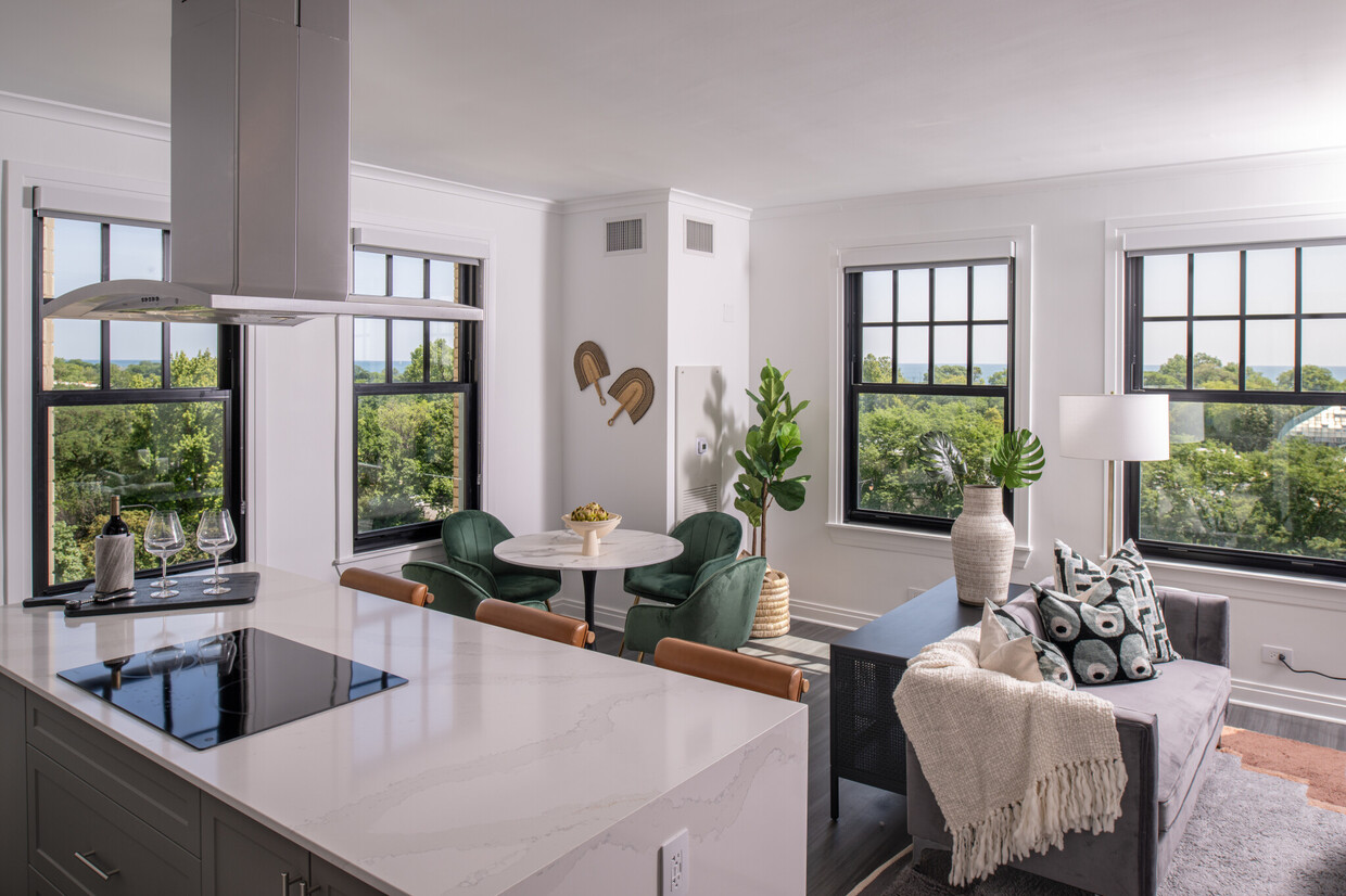 Foto principal - 2347 N Lincoln Park W