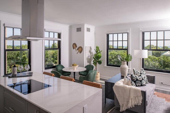 Foto del edificio - 2330 N Lincoln Park W