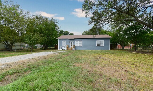 Building Photo - 418 Farm to Market 513 S