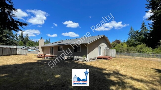 Building Photo - LUXURY DUPLEX RENTAL WITH SPACIOUS BACKYARD