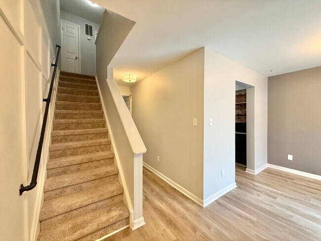 Building Photo - 1239 Teakwood Pl
