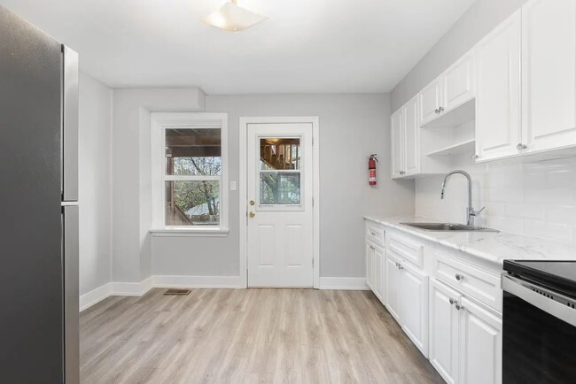 Building Photo - 1247 Clonsilla Ave