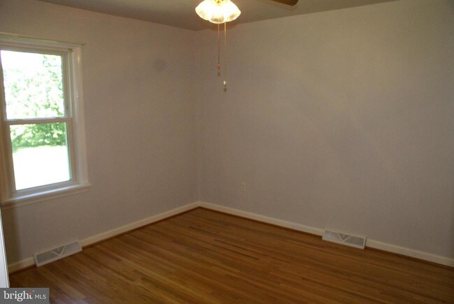 Building Photo - 837 Blanchard Ave