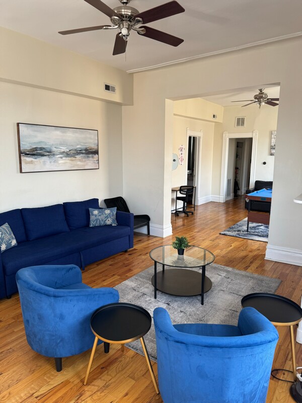 Foto del edificio - 1458 N Maplewood Ave